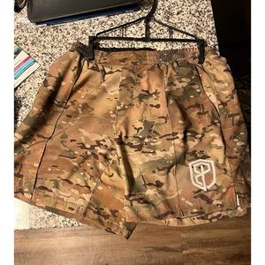 Mens Born Primitive shorts size medium